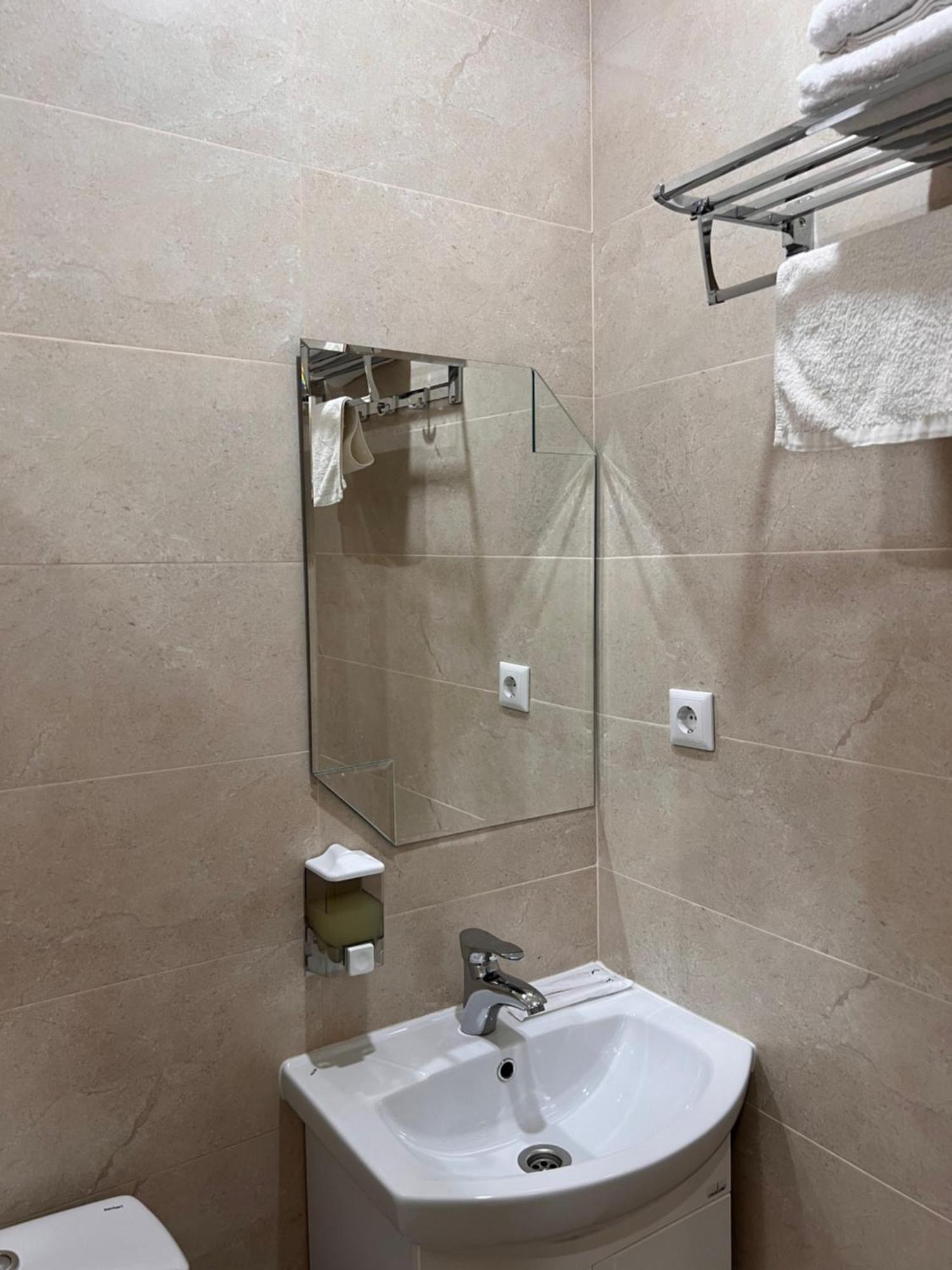 Гостинично-Банный Комплекс Майами Люкс Hotel Qostanaj Buitenkant foto