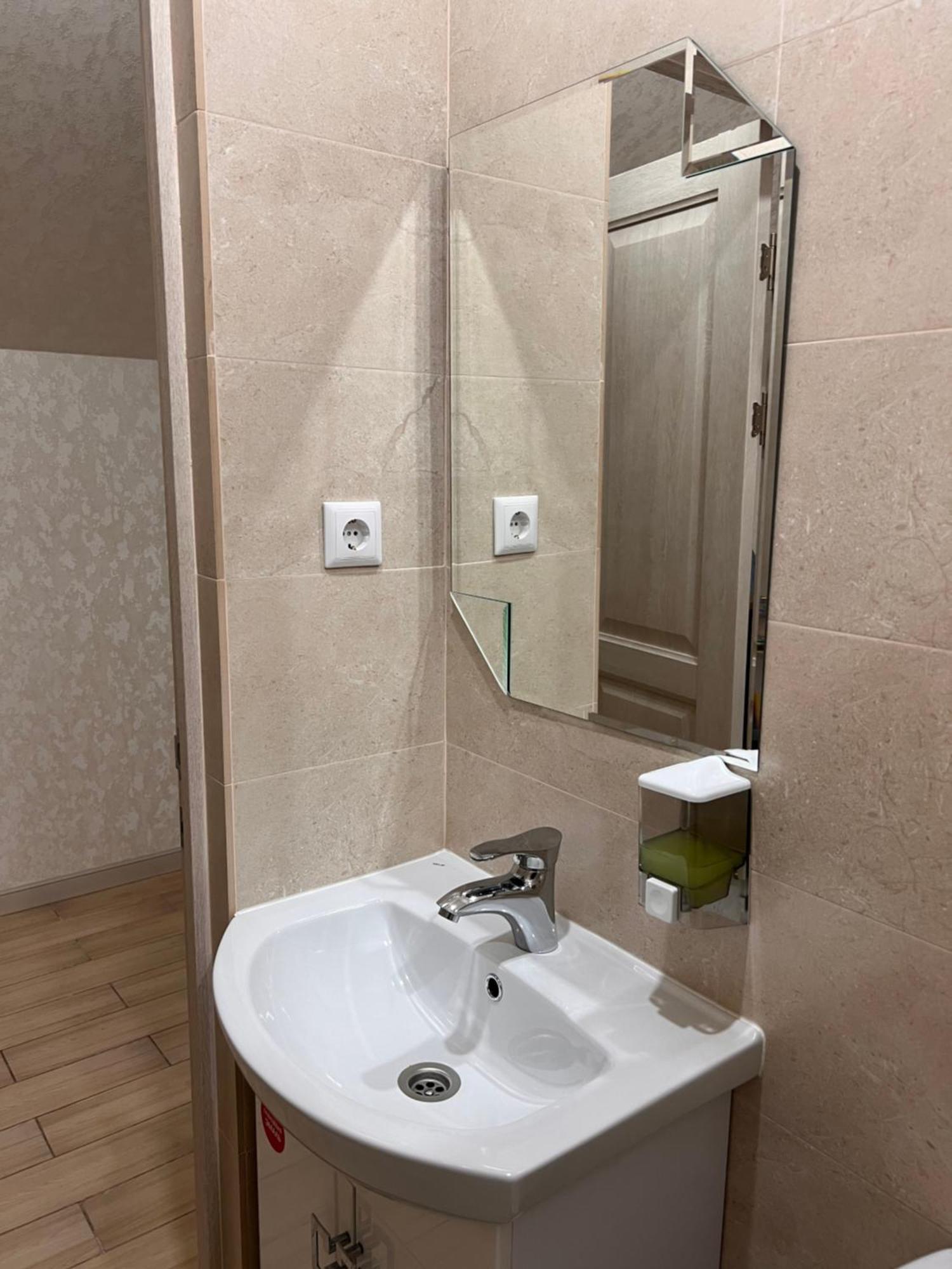 Гостинично-Банный Комплекс Майами Люкс Hotel Qostanaj Buitenkant foto